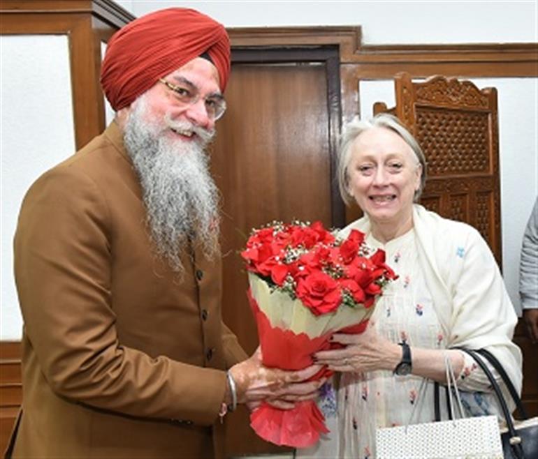 पंजाब विधानसभा अध्यक्ष एस. कुलतार सिंह संधवान से चंडीगढ़ की ब्रिटिश उप उच्चायुक्त कैरोलिन रोवेट ने मुलाकात की
