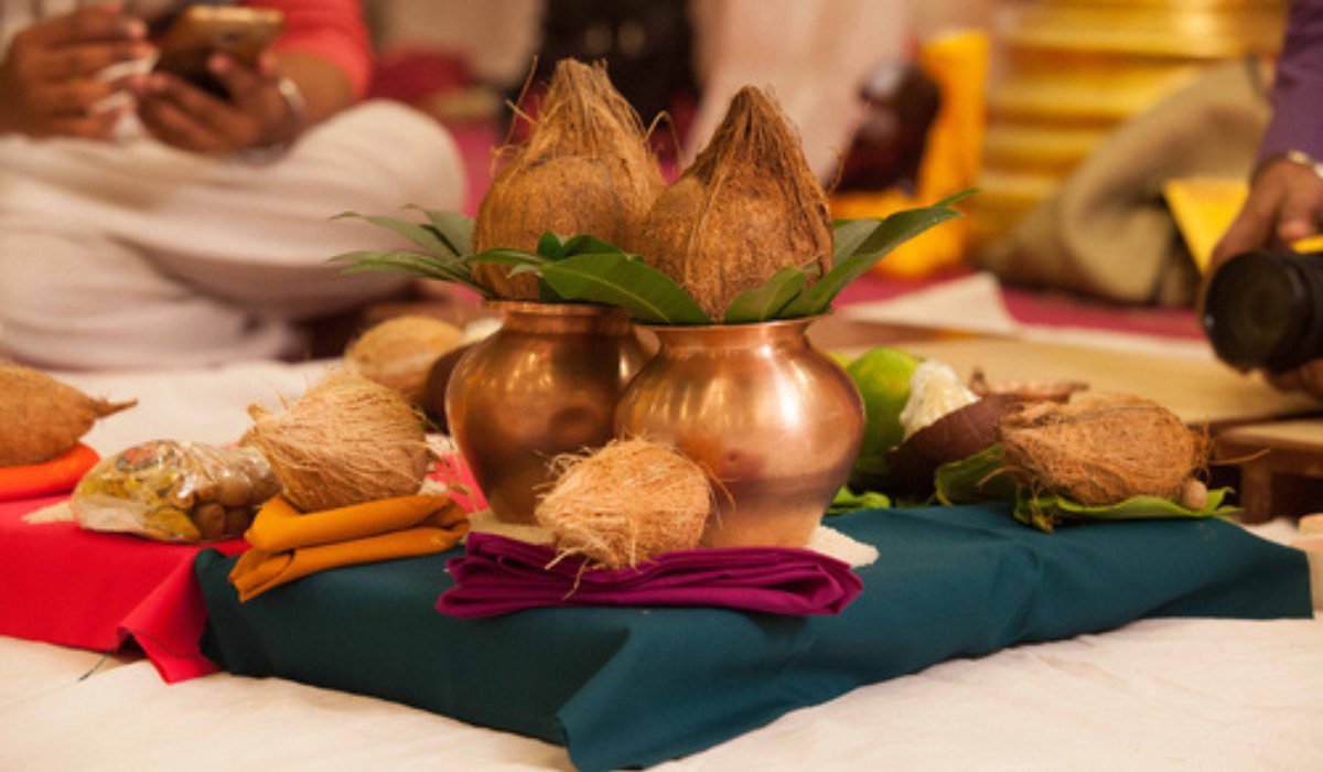 Vastu Tips: ज्योतिष के अनुसार पूजा करते समय इन पांच बातों का ध्यान रखें, आपको सुख-समृद्धि मिलेगी
