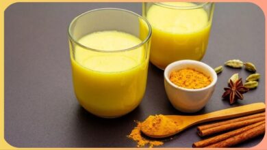 Turmeric Milk: हल्दी वाला दूध इन लोगों को कभी नहीं पीना चाहिए; इससे उनकी सेहत को फायदे की जगह नुकसान होगा।