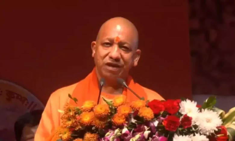 CM Yogi Adityanath: महाकुंभ में तैनात पुलिसकर्मियों को एक सप्ताह की छुट्टी, मेडल और बोनस भी मिलेगा