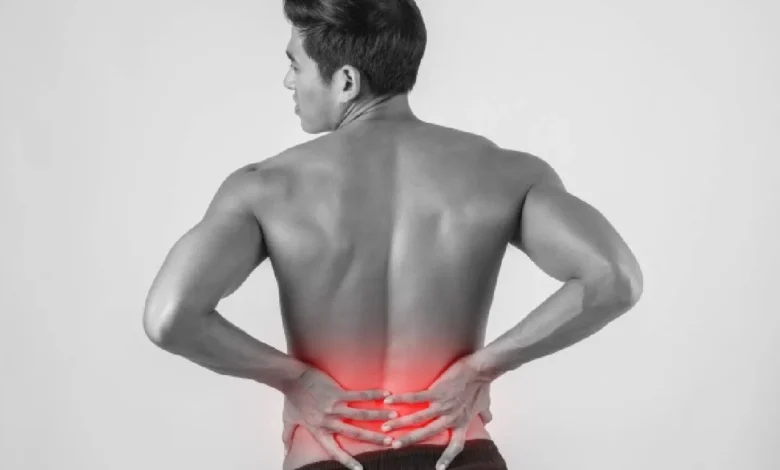 Causes Of Lower Back Pain: पीठ में दर्द होने लगता है और उठना बैठना मुश्किल हो जाता है, तो इन कारणों से छुटकारा पाने के लिए इन उपायों को अपनाए