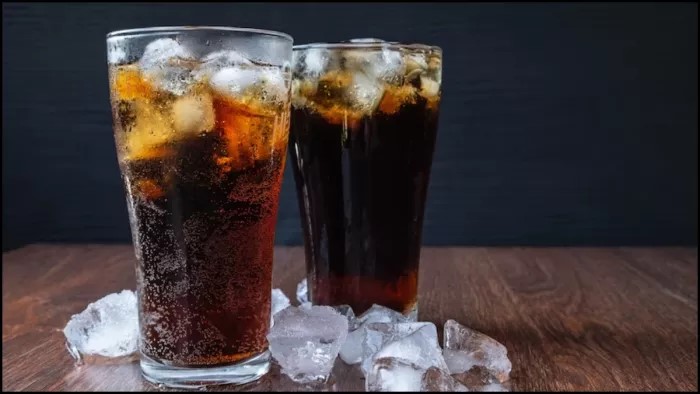 Cold Drink Side Effects: कोल्ड ड्रिंक पीने से हार्ट अटैक का खतरा बढ़ जाता है, जानें बाबा रामदेव से गर्मी से बचने के लिए क्या पीना चाहिए?