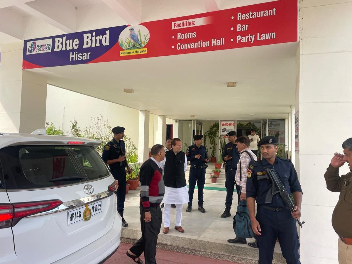 Haryana News: ब्लूबर्ड टूरिस्ट रिजॉर्ट का पर्यटन मंत्री डॉ अरविंद शर्मा ने किया औचक निरीक्षण