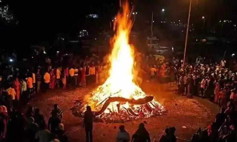 Holika Dahan Muhurat 2025: भद्रा के कारण होलिका दहन का एक घंटे का मुहूर्त