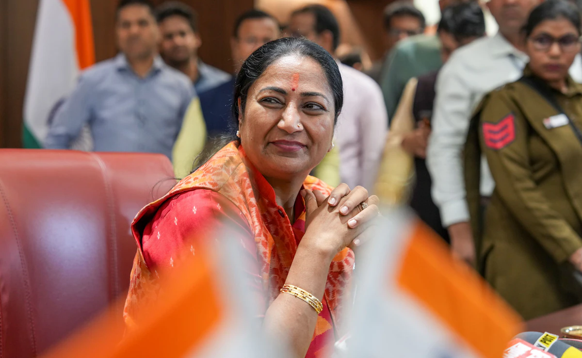 Delhi News: 2500 रुपये एक परिवार में कितनी औरतों को मिलेंगे? दिल्ली में आज महिला समृद्धि योजना की शुरुआत संभव है