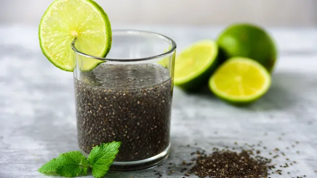 chia seeds soaked water benefits: रात भर भिगोए हुए चिया सीड्स का पानी पीने से क्या फायदा होता है?