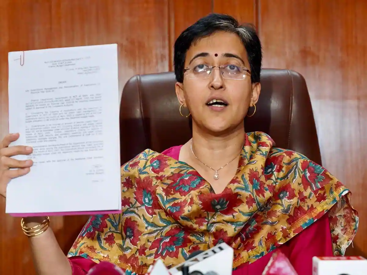 दिल्ली के पूर्व मुख्यमंत्री Atishi ने पीडब्ल्यूडी को पत्र लिखा, मुझे इसी बंगले में रहने दिया जाए या फिर...