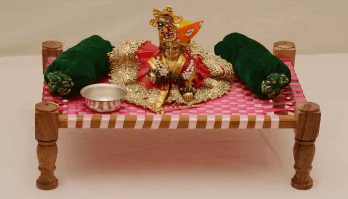 Laddu Gopal Sewa: गर्मियों में लड्डू गोपाल की सेवा कैसे करें? जिससे पूजा का पूरा लाभ मिले