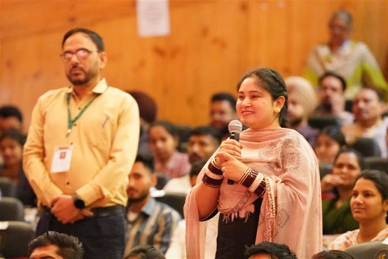 Punjab News: नवनियुक्त शिक्षकों ने पारदर्शी तरीके से नौकरी देने के लिए सीएम की सराहना की