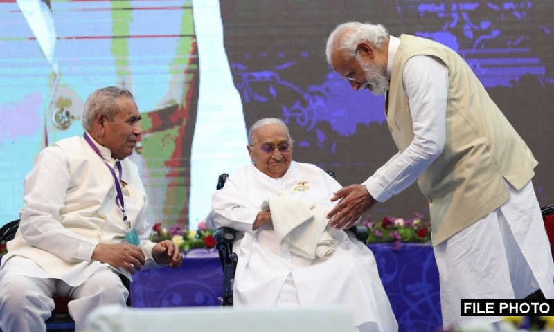 PM Narendra Modi ने दादी रतन मोहिनी के निधन पर शोक व्यक्त किया