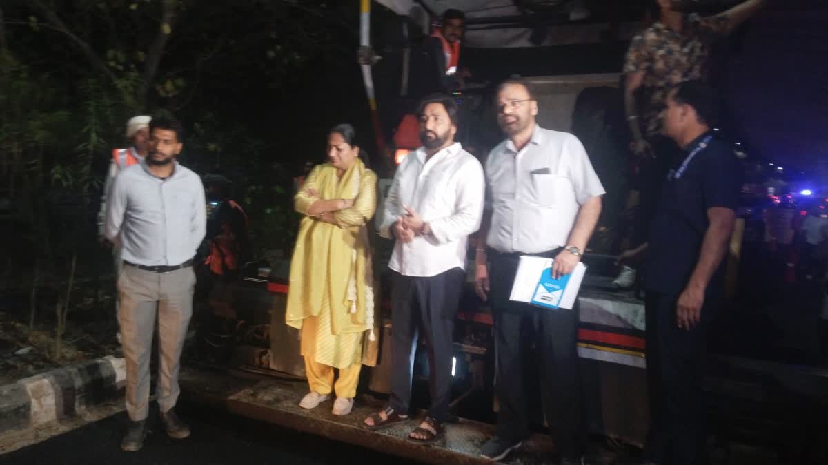 दिल्ली को गड्ढामुक्त करेंगे...CM Rekha Gupta ने आधी रात को सड़कों निरीक्षण का किया