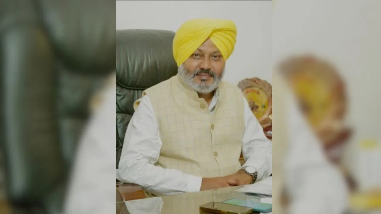 Finance Minister Harpal Singh Cheema ने पंजाब भवन में प्रेस कांफ्रेंस को संबोधित किया
