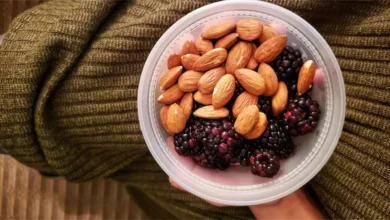 Almonds For Energy: एक दिन में फौलादी शरीर पाने के लिए कितने बादाम खाने चाहिए? जानें खाने का सही तरीका और उनके फायदे।