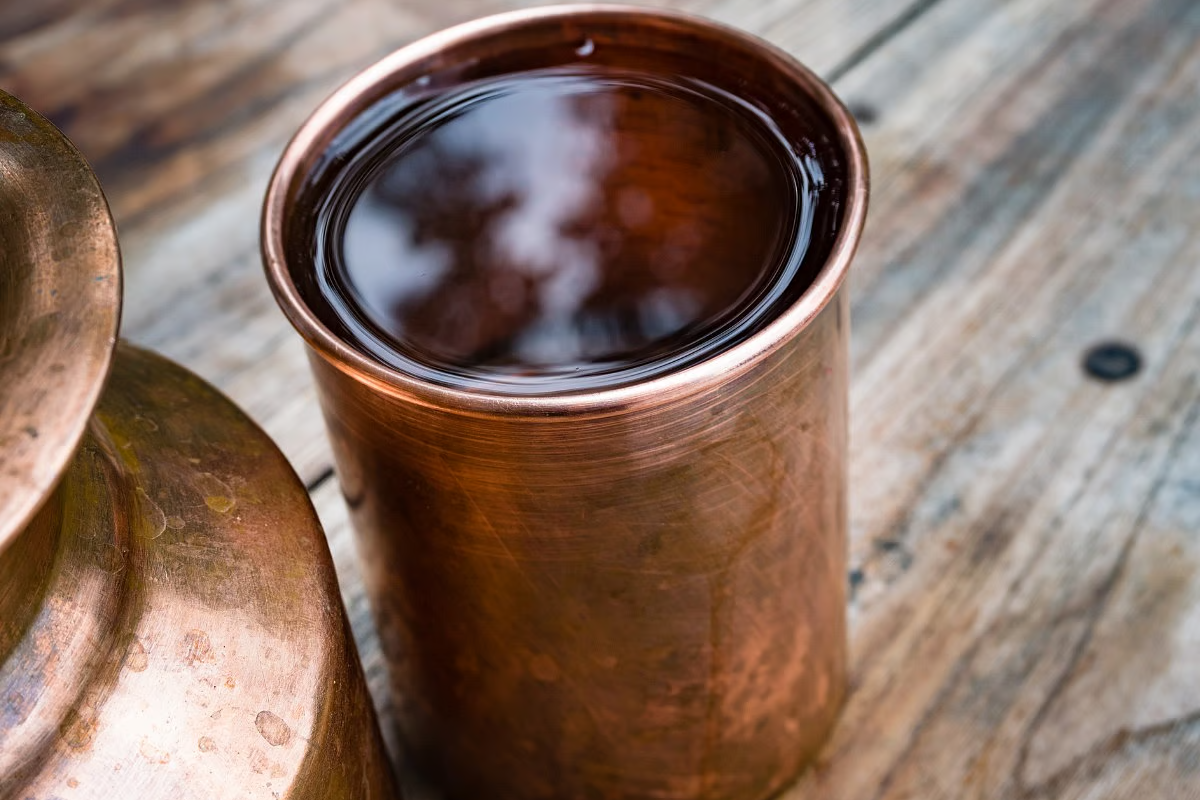 Copper Vessel Water Benefits: तांबे के बर्तन में पानी पीने से क्या होता है? जानें स्वास्थ्य के कौन से लाभ और कब पीना चाहिए?