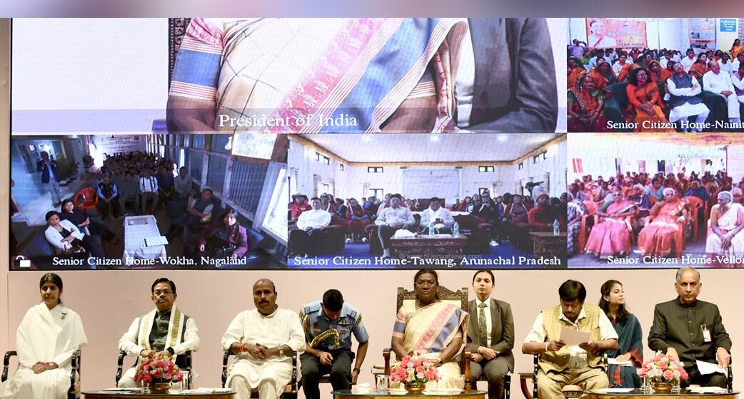 President Draupadi Murmu ने वरिष्ठ नागरिकों के कल्याण के लिए 'बुजुर्गों का सम्मान' पहल पर एक कार्यक्रम की शोभा बढ़ाई