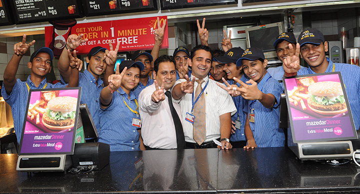 McDonald's Job: 3.75 लाख लोगों को नौकरी देने की तैयारी, इस गर्मी की छुट्टियों में नौकरी का बड़ा मौका