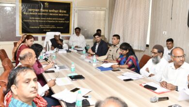 राज्यपाल श्री हरिभाऊ बागडे ने सलूंबर में जिला स्तरीय अधिकारियों की समीक्षा बैठक ली