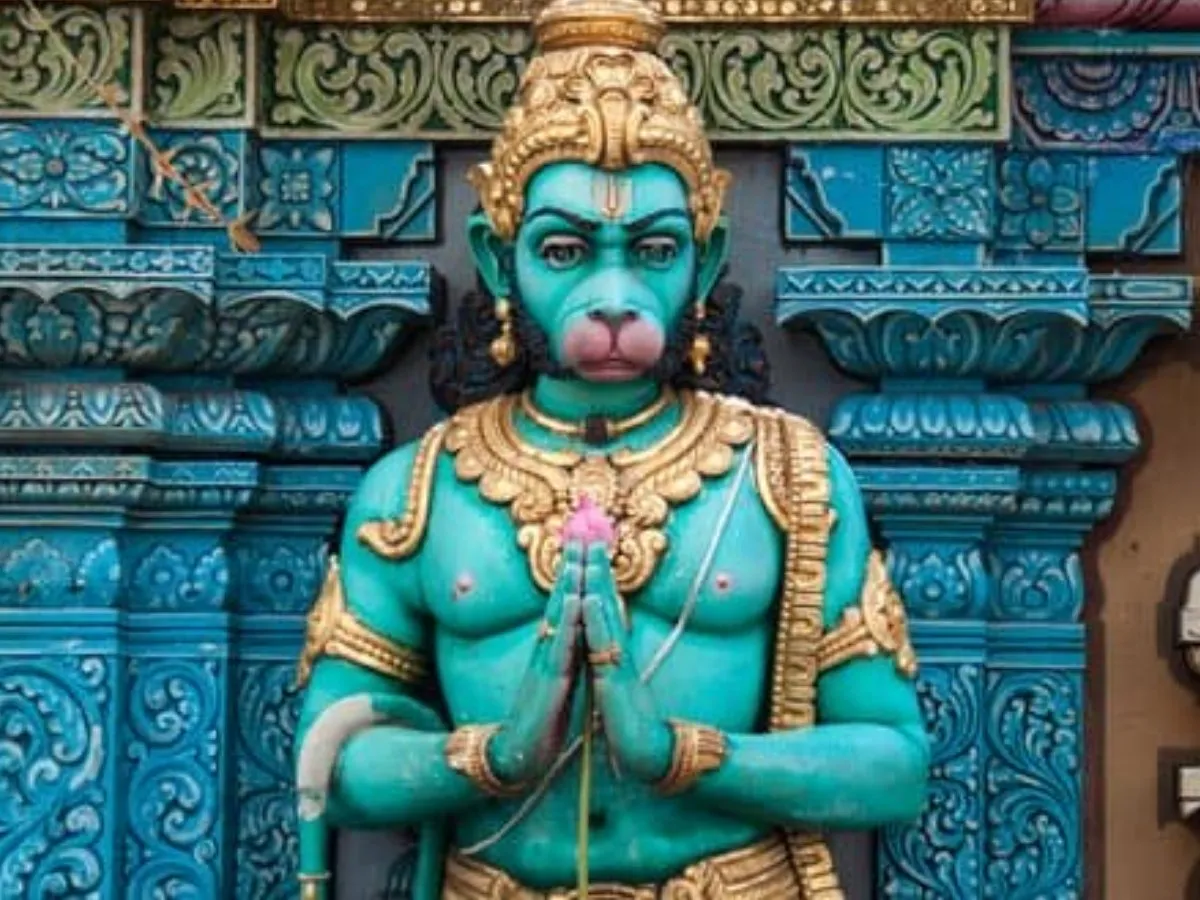 Hanuman ji Puja Rules: महिलाएं बजरंगबली की मूर्ति क्यों नहीं छूती? पूजा के नियमों को जानें