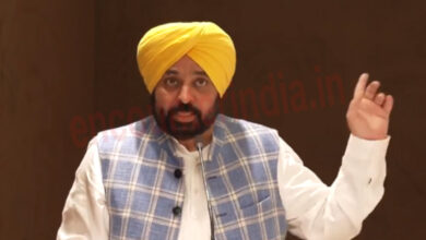 CM Bhagwant Mann ने अपने सरकारी आवास पर 10वीं और 12वीं कक्षा के टॉपरों को सम्मानित किया