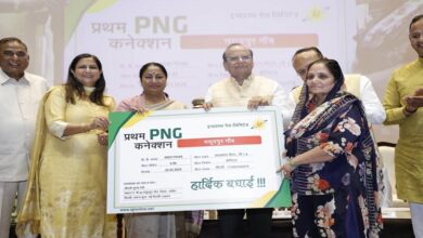 Delhi News: मुख्यमंत्री रेखा गुप्ता ने दिल्ली के 111 गांवों में PNG कनेक्शन का शुभारंभ किया
