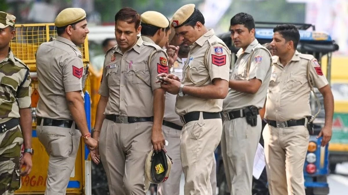 Delhi News: राजधानी के इन क्षेत्रों में बढ़ाई गई सुरक्षा के बीच दिल्ली पुलिस ने "मॉक ड्रिल" पर कसी कमर