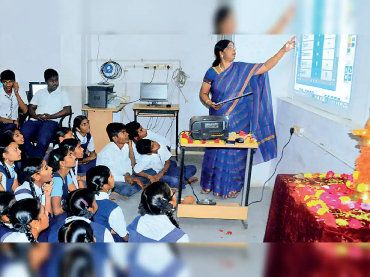 दिल्ली सरकार ने सौ सरकारी स्कूलों को मान्यता दी; यहाँ मुफ्त कम्प्यूटर लैब बनाए जाएंगे