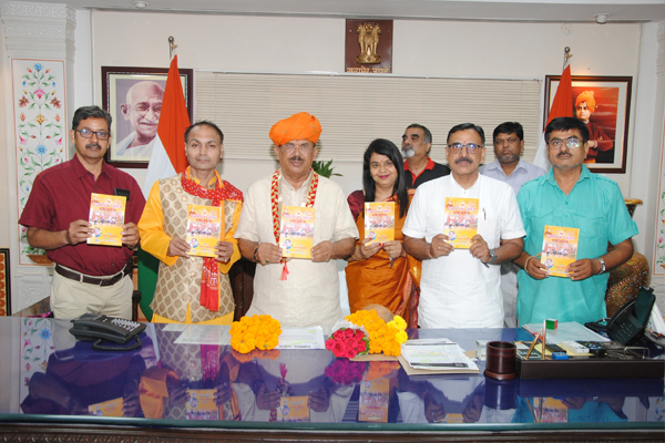 विधानसभा अध्‍यक्ष वासुदेव देवनानी को स्‍वर्णिम दर्पण का विशेषांक भेंट