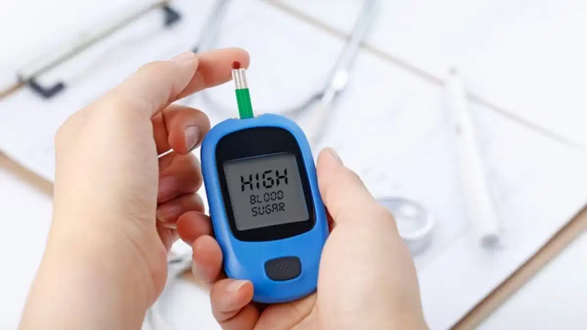 High Bp In Man Symptoms: ये आदतें पुरुषों को हाई ब्लड प्रेशर और डायबिटीज का शिकार बनाती हैं, जो मौतों का कारण बनती हैं