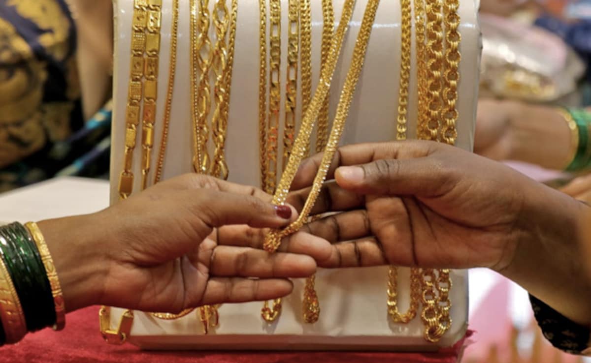 Gold Silver Price 27 May: सोने की कीमत फिर गिरी, चांदी की कीमत में आज भारी बदलाव