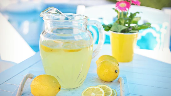 Lemon Water Side Effects: किसे नींबू पानी पीना नहीं चाहिए? इस ड्रिंक के साइड इफेक्ट्स भी जानिए।