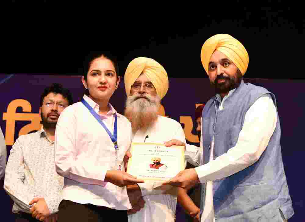 CM Bhagwant Mann ने नवनियुक्त युवाओं से कहा, भ्रष्टाचार और नशे के खिलाफ धर्मयुद्ध के पैदल सैनिक बनें