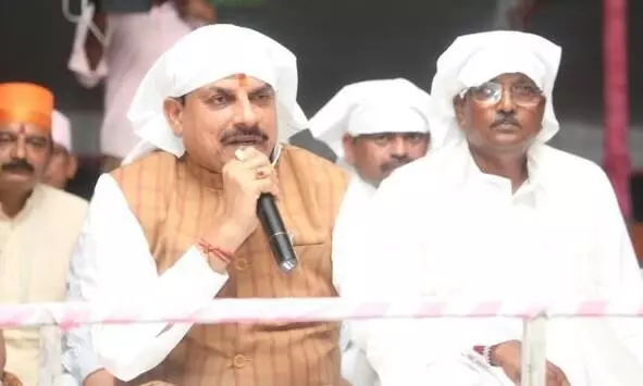 CM Mohan Yadav बाबा जय गुरुदेव आश्रम में सत्संग में हुए शामिल