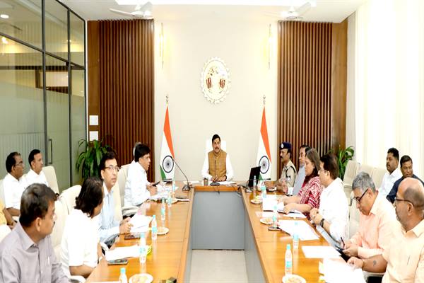 CM Mohan Yadav ने समाधान ऑनलाइन में की सीधी सुनवाई, योजनाओं के क्रियान्वयन के लिये करें बेहतर प्रबंधन