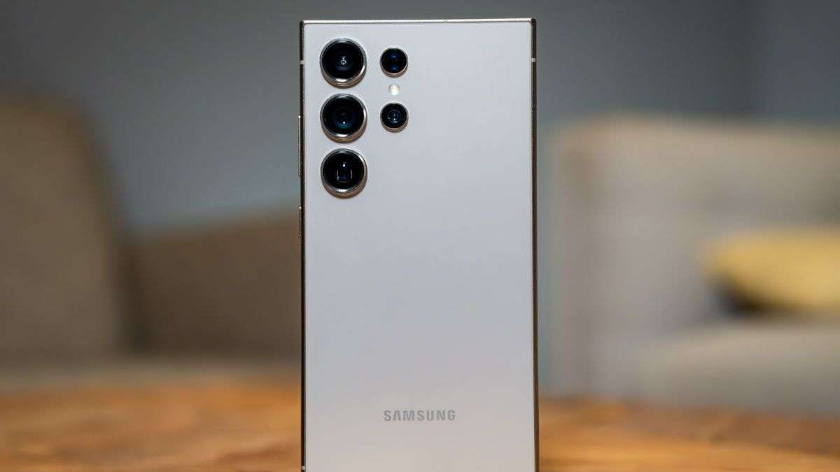 हर कोई ऑफर देखकर Galaxy S24 5G खरीदना चाहेगा, कीमत आधी रह गई