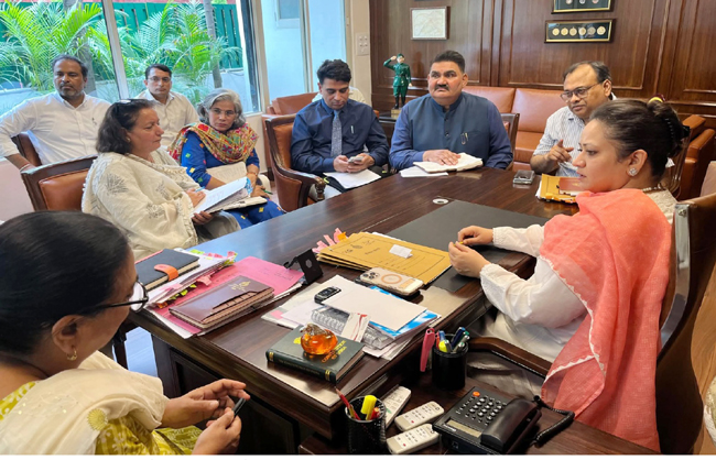 स्वास्थ्य मंत्री कुमारी आरती सिंह राव ने डीजीएचएस और झज्जर, गुरुग्राम और सोनीपत के सीएमओ के साथ समीक्षा बैठक की