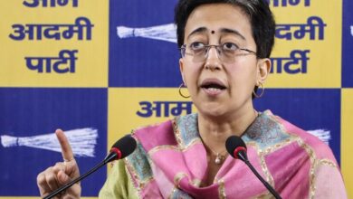 Delhi News: दिल्ली के स्कूलों में मनमानी फीस पर कैसे लगाम लगे? AAP ने पैरेंट्स से सुझाव मांगे
