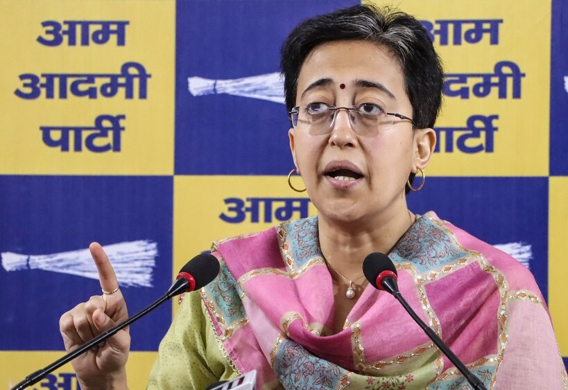 Delhi News: दिल्ली के स्कूलों में मनमानी फीस पर कैसे लगाम लगे? AAP ने पैरेंट्स से सुझाव मांगे