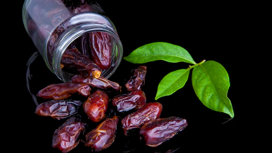 Dates Side Effects: किस अंग के लिए ज्यादा खजूर खाना नुकसानदायक है? खजूर का सही सेवन कैसे करें?