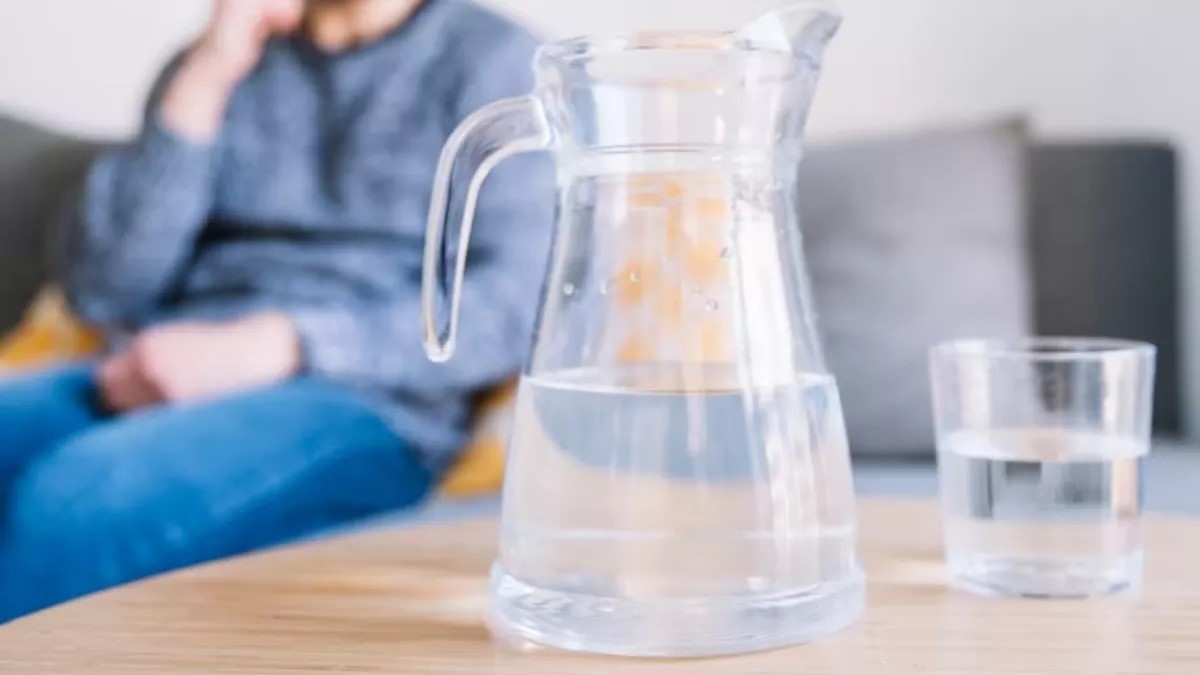 Dehydration Symptoms: आपके शरीर में कहीं पानी की कमी तो नहीं है? डिहाइड्रेशन के लक्षणों को जानें
