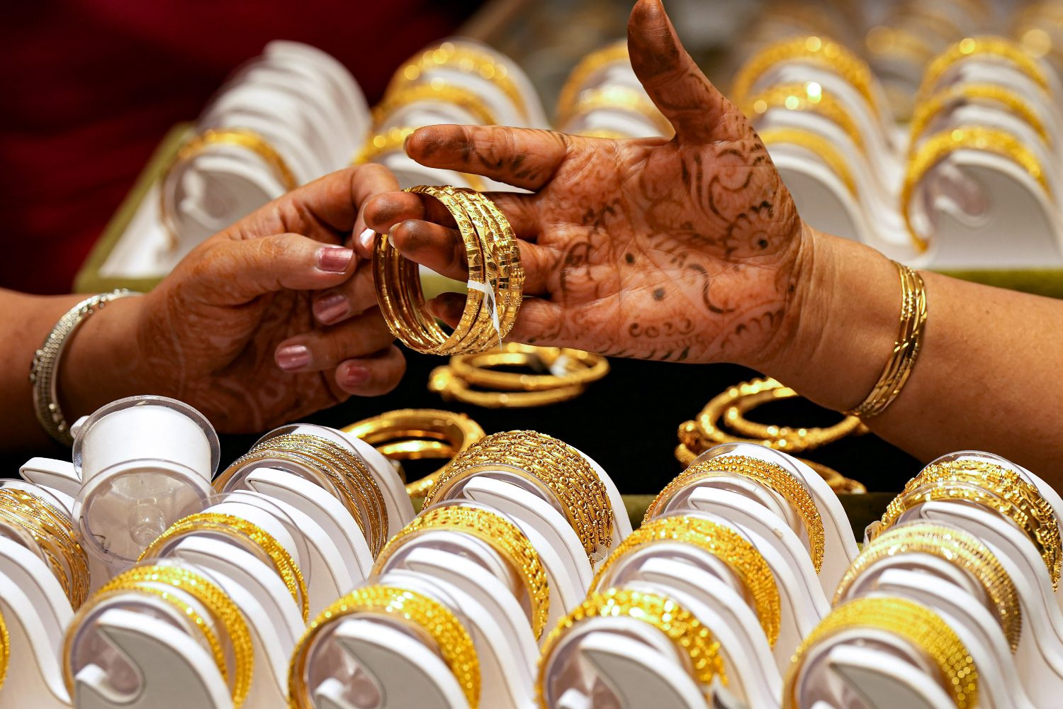 Gold Silver Price 5 June: सोने-चांदी की कीमतों में बड़ा बदलाव, दोनों ₹100000 के पार