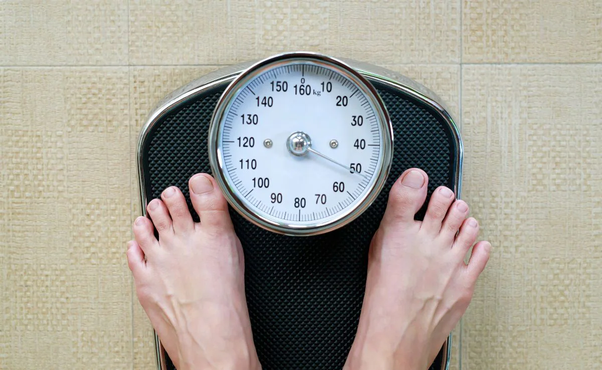 Weight According To Height: लिवर के प्रसिद्ध डॉक्टर ने बताया कि कितना वजन होना चाहिए, घर बैठे इस ट्रिक से आसानी से पता करें