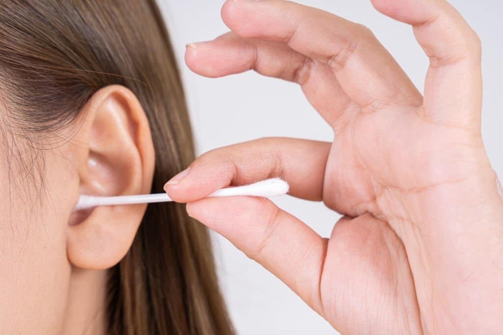 Ear Wax Removal: कान के मैल को निकालने के आसान और सुरक्षित तरीके