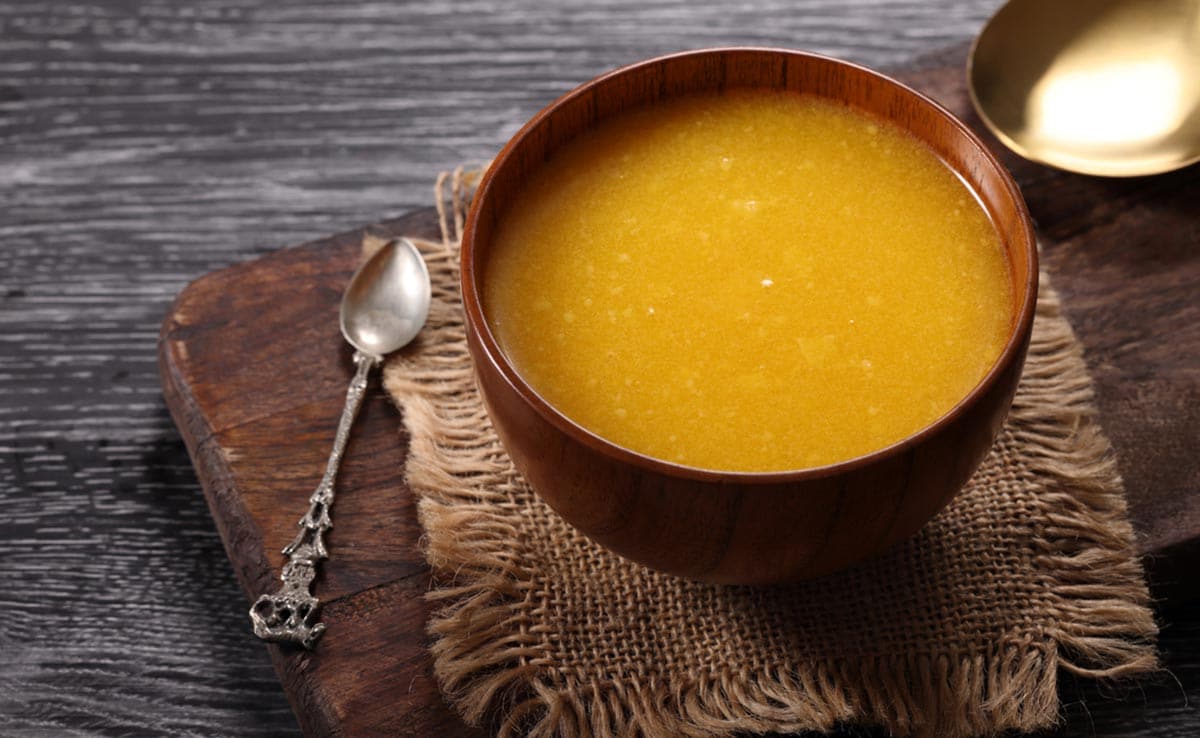 Desi Ghee Health Benefits: आयुर्वेद में बताए गए ये अद्भुत फायदे देसी घी को आंखों में काजल की तरह लगा लें