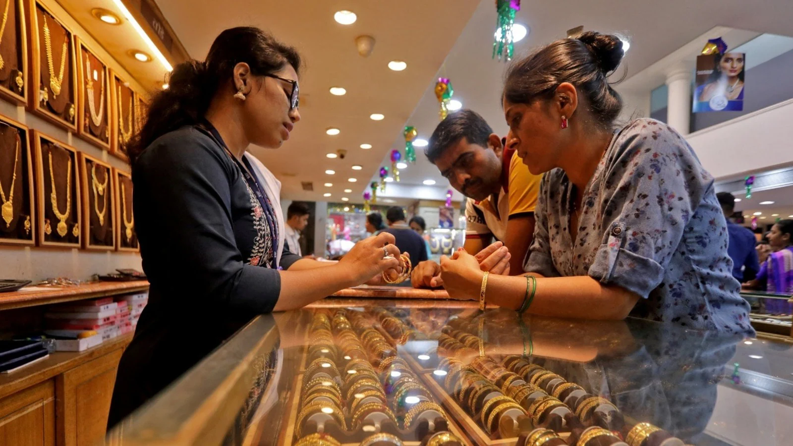 Gold Silver Price 19 June: सोने की शांत हुई गर्मी, चांदी ₹2069 सस्ती