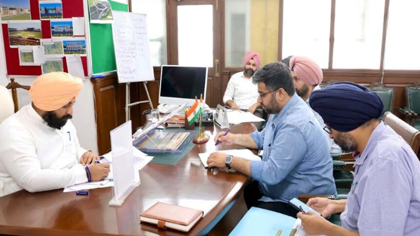 Harjot Singh Bains ने जून के अंत तक 14 करोड़ रुपये की बाढ़ सुरक्षा परियोजनाओं को पूरा करने का आदेश दिया
