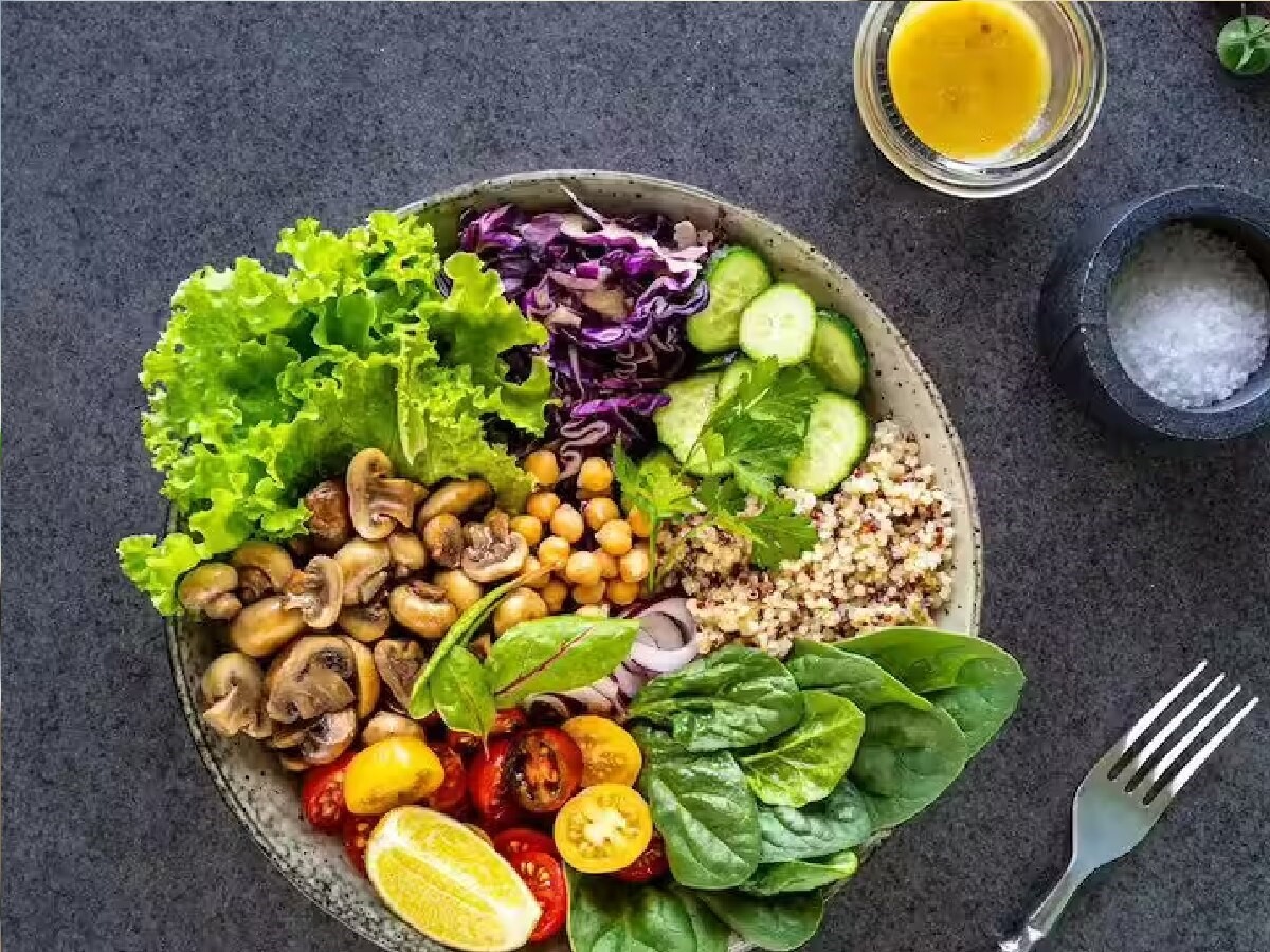 Foods to Avoid in Monsoon: बारिश के दौरान इन पांच हेल्दी भोजनों को नहीं खाना चाहिए, आपकी सेहत खराब हो जाएगी