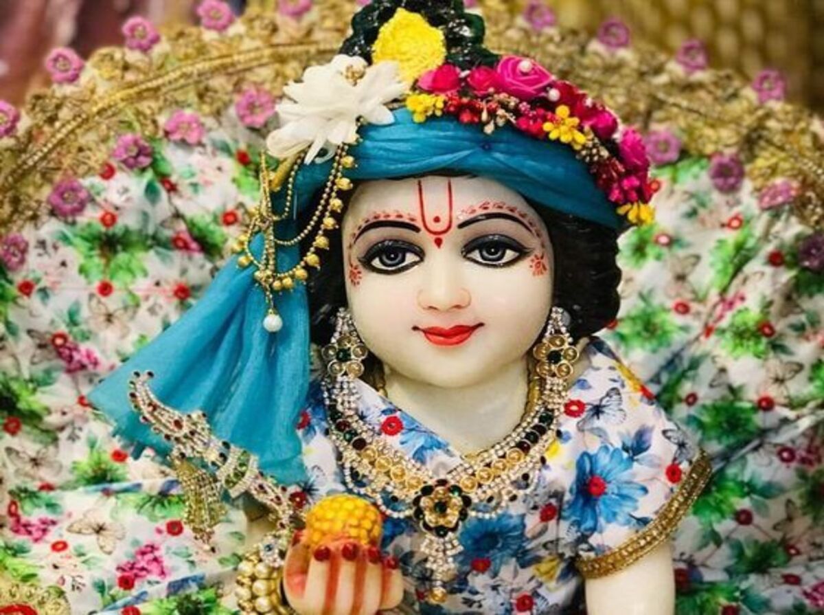 Laddu Gopal को सुलाने के दौरान इन नियमों का ध्यान जरूर रखें; हर मनोकामना पूरी होगी।