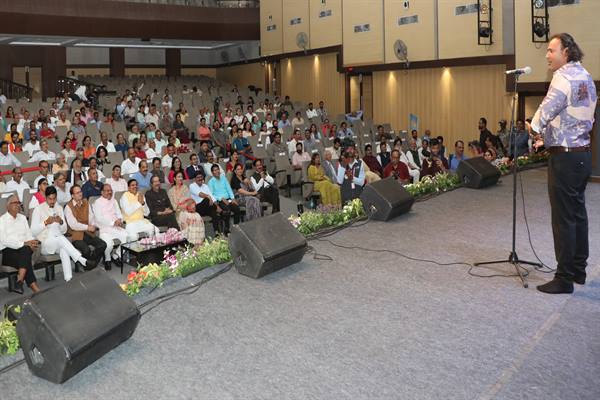 मुख्यमंत्री डॉ. मोहन याद ने कवियों का किया सम्मान