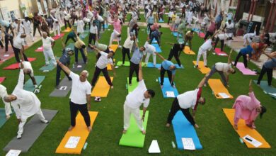 International Yoga Day: जिला प्रभारी मंत्री एवं जिला प्रभारी सचिव ने किया योग