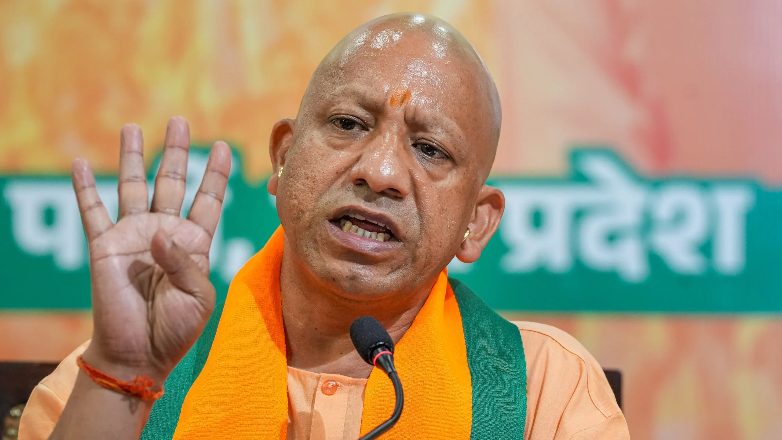 UP News: ACS से लेकर कई कमिश्नर और डीएम यूपी में बदल सकते हैं, मुख्य सचिव को लेकर भी चर्चाएं ते